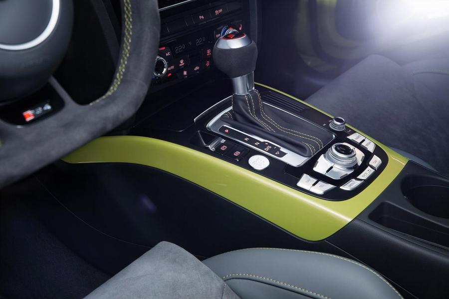 Детали интерьера Audi RS4 Avant 2014 года  (фото 7 из 8)